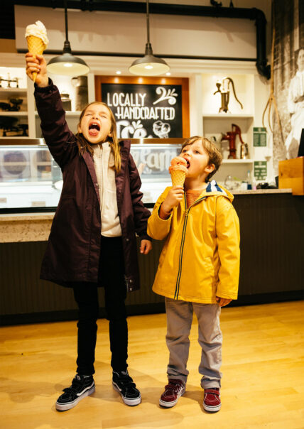 kids eating ice cream at capilano suspension bridge park